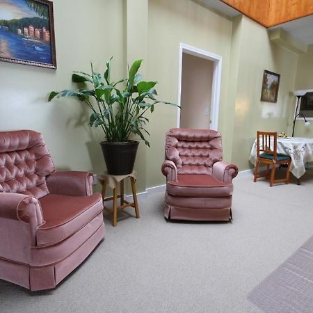 Villa Maria Country Inn Acheson Екстериор снимка
