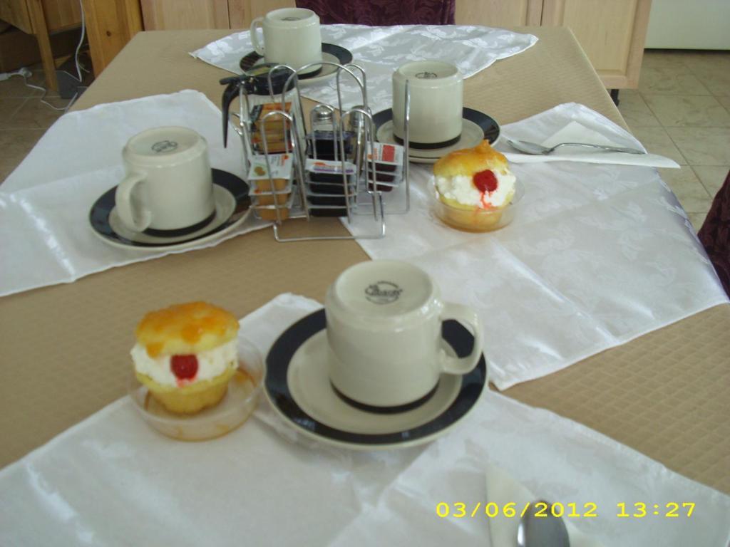 Villa Maria Country Inn Acheson Екстериор снимка
