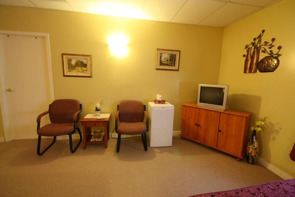 Villa Maria Country Inn Acheson Екстериор снимка