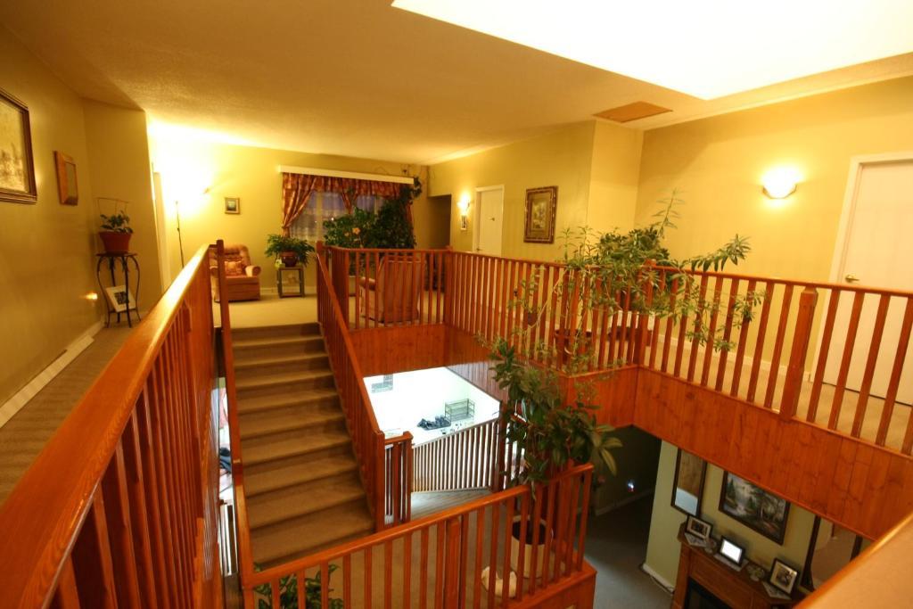 Villa Maria Country Inn Acheson Екстериор снимка