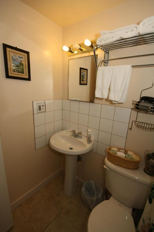 Villa Maria Country Inn Acheson Екстериор снимка