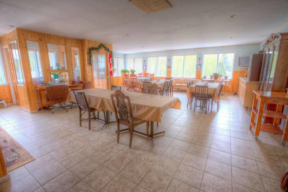 Villa Maria Country Inn Acheson Екстериор снимка